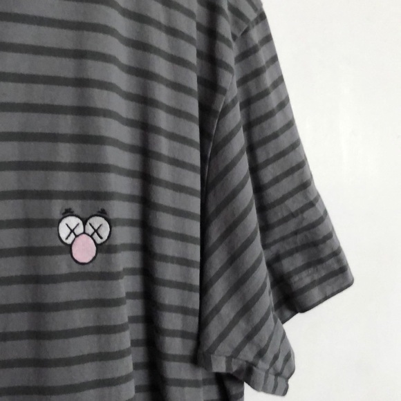 Kaws x Uniqlo Tee Size XL - Picture 2 of 3
